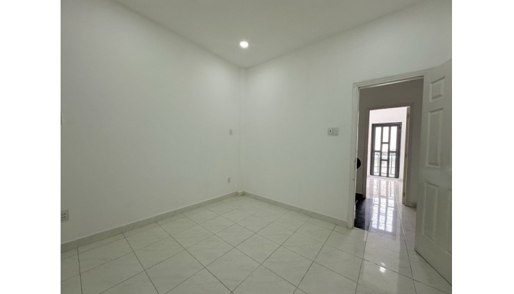 Bán Nhà HXH khu D2, Hutech, 3.5x13, 3 Tầng 3 PN Nhỉnh 6 Tỉ